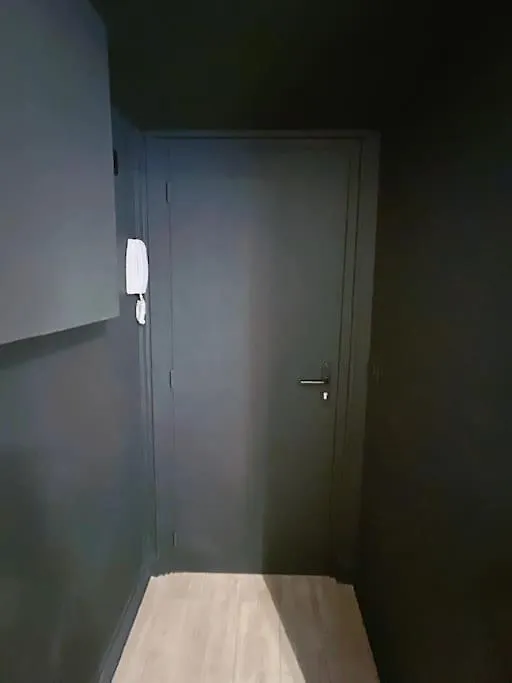 Fully Renovated For 2 Apartment *